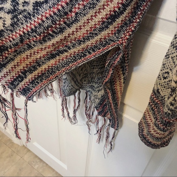 ✧･ﾟaztec patterned poncho - Picture 3 of 5